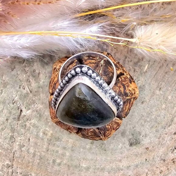 Nature Labradorite Triangular Shape 925 Ring ( Size 8) - Picture 9 of 9